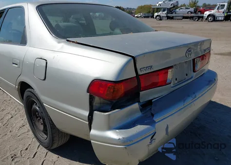 2000 Toyota Camry Le from USA, damaged, VIN 4T1BG22K0YU692369